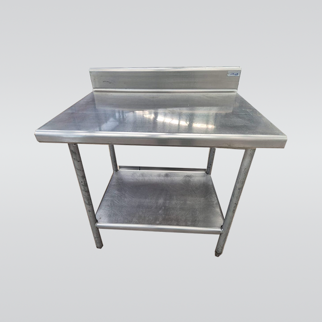 Mesa en acero inoxidable con entrepaño