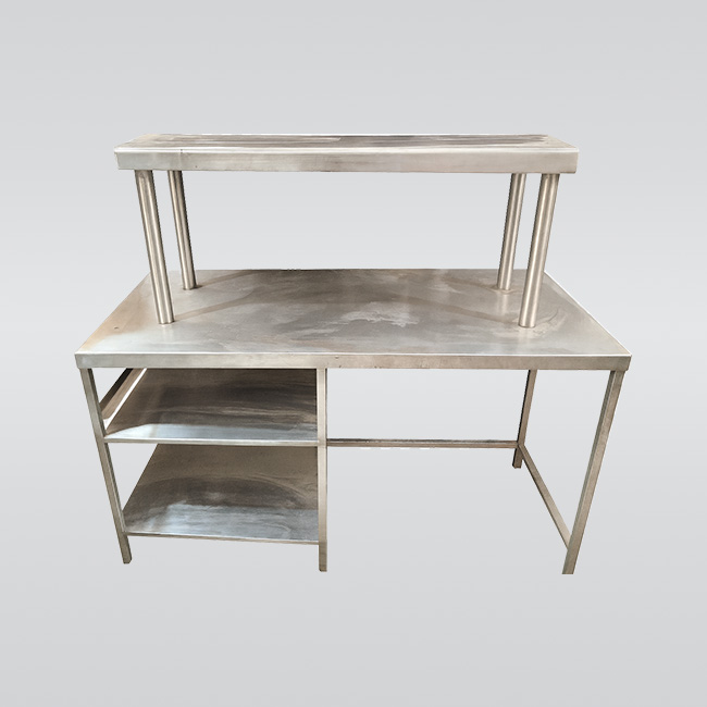 Mesa de Despacho en Acero Inoxidable con Repisa Superior y 2 Entrepaños