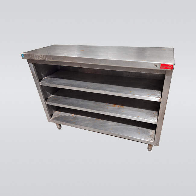 Mesa de acero inoxidable marca UNOX con 3 entrepaños
